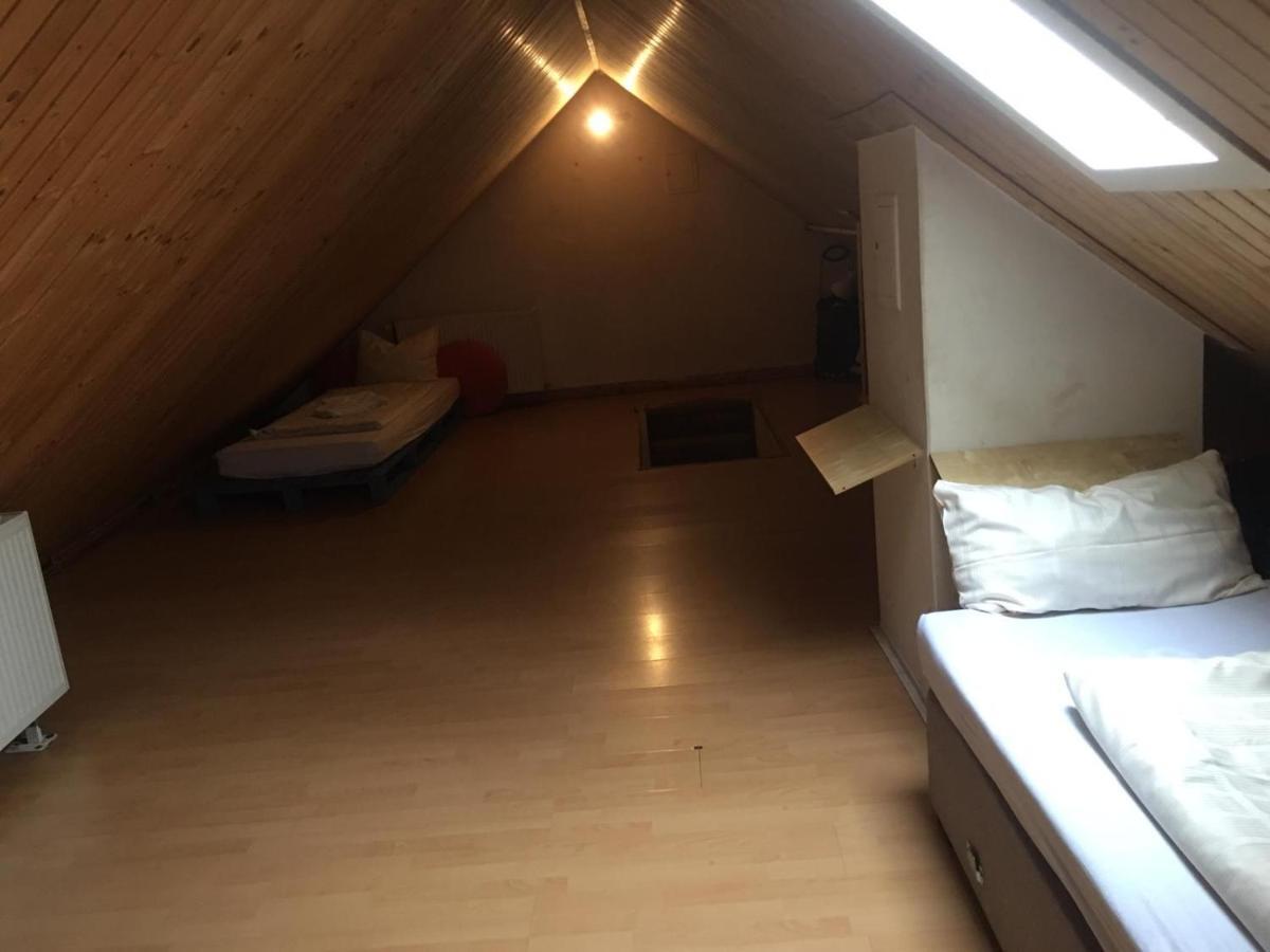 Zimmer Im Dachgeschoss Kaiserslautern Eksteriør bilde
