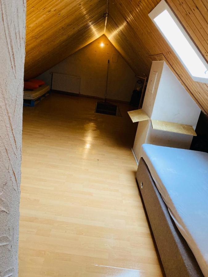 Zimmer Im Dachgeschoss Kaiserslautern Eksteriør bilde