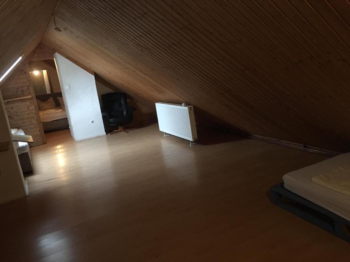 Zimmer Im Dachgeschoss Kaiserslautern Eksteriør bilde